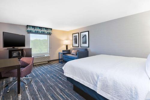 Hampton Inn and Suites Flint/Grand Blanc - image 2