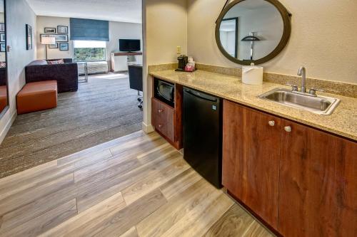 Hampton Inn & Suites Fort Myers Estero - image 6