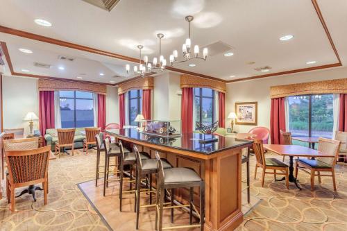 Hampton Inn Auburn - image 2