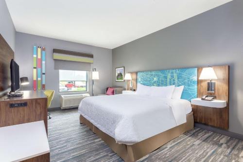 Hampton Inn Auburn - image 10