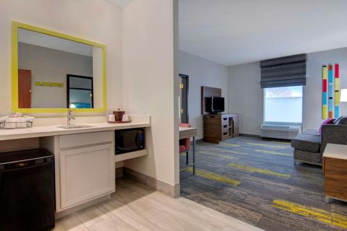 Hampton Inn Fayetteville - image 10
