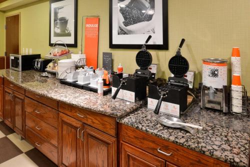 Hampton Inn & Suites Greenville - image 13