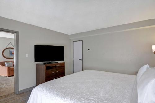 Hampton Inn Greenwood - image 12