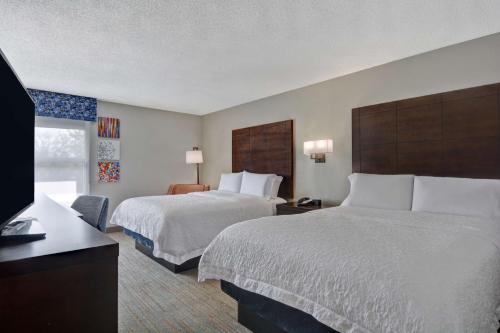 Hampton Inn Greenwood - image 11