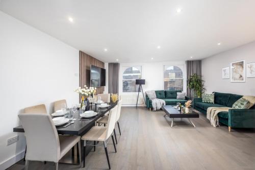 Luxury 2 Bedroom Apartment next to Angel, Londyn