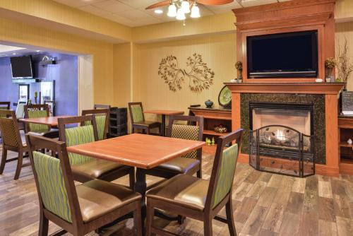Hampton Inn Harrisonburg South - image 13