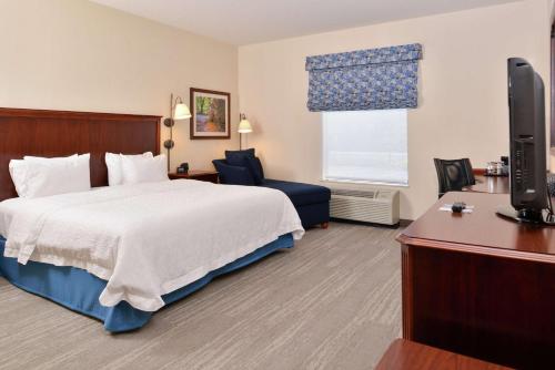 Hampton Inn Harrisonburg South Room Type - 1 KING BED NONSMOKING