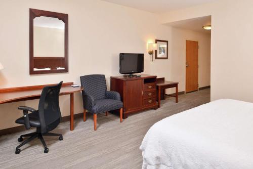 Hampton Inn Harrisonburg South - image 10