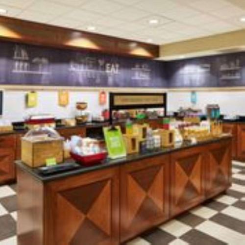 Hampton Inn and Suites Indianapolis-Fishers - image 6