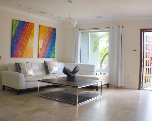 Dreampoolhousemiami in Miami, USA