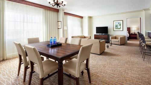 DoubleTree by Hilton Sunrise - Sawgrass Mills - image 12
