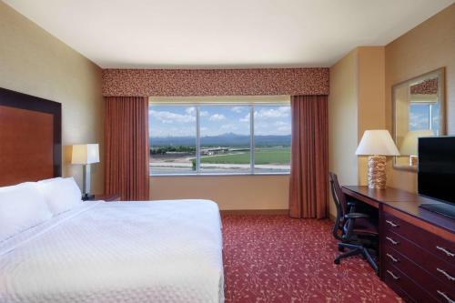 King Suite with Mountain View