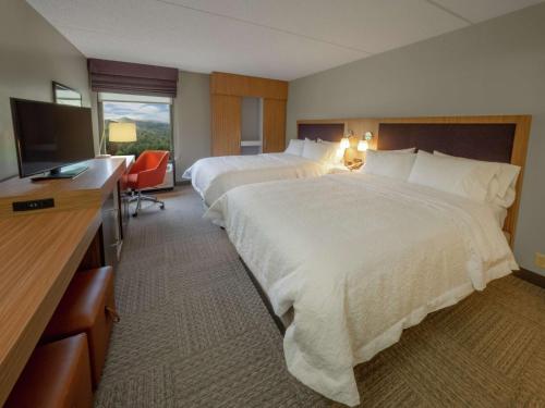 2 queen beds
