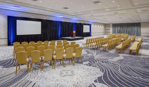 DoubleTree by Hilton Hotel Houston Greenway Plaza - image 11