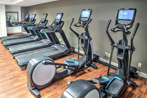 Embassy Suites Indianapolis North - image 2