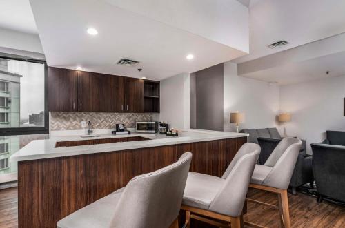 Embassy Suites Indianapolis Downtown - image 7