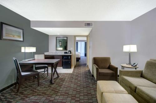 Embassy Suites by Hilton Jacksonville Baymeadows