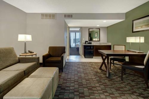 Embassy Suites by Hilton Jacksonville Baymeadows