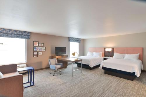 Hampton Inn & Suites Menomonie-UW Stout - image 11