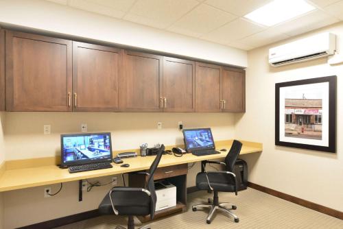 Hampton Inn & Suites Menomonie-UW Stout - image 6