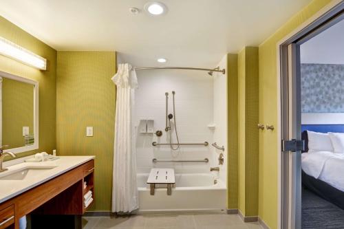 Home2 Suites by Hilton Winston-Salem Hanes Mall Room Type - King Studio Suite - Hearing Access/Non-Smoking