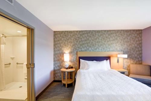 Home2 Suites by Hilton Winston-Salem Hanes Mall Room Type - Queen Suite - Mobility Access