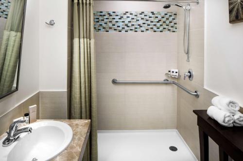 King Room with Roll-In Shower - Mobility and Hearing Access