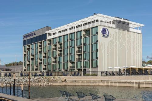 Clarion Resort On the Lake Hot Springs - 숙소 외관