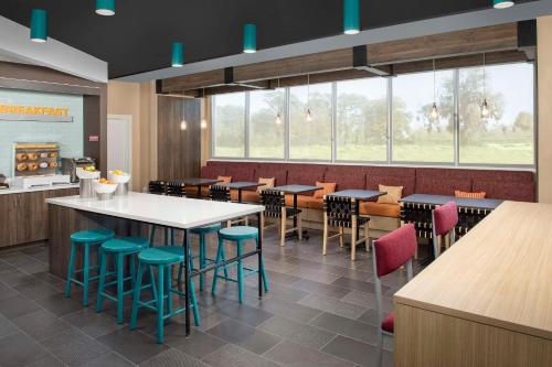 Tru by Hilton Beaufort Sc - image 8