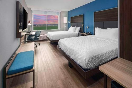 2 queen beds