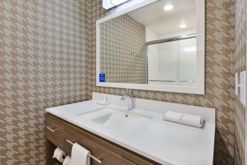 Home2 Suites By Hilton Saginaw Mi - image 9