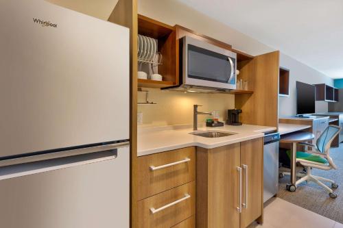 Home2 Suites By Hilton Saginaw Mi - image 7