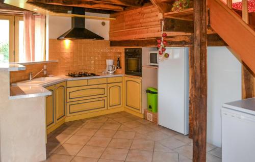 廚房, Cozy Home In Montignac With Kitchenette in 蒙提尼亞克