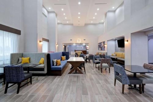 Hampton Inn & Suites Houston East Beltway 8 Tx - image 11