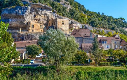 外部景觀, Cozy Home In Montignac With Kitchenette in 蒙提尼亞克