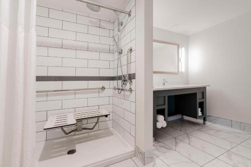 Hotel Elkhart, Tapestry Collection By Hilton