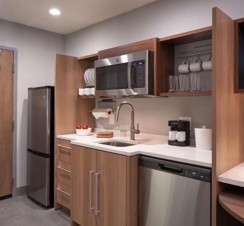 Kitchen, Home2 Suites by Hilton Pompano Beach Pier in Pompano Beach