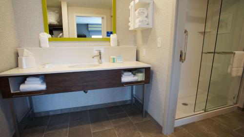 Hampton Inn & Suites St Clairsville Oh - image 13