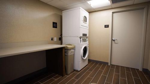 Hampton Inn & Suites St Clairsville Oh - image 7