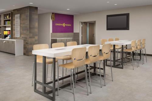 Home2 Suites by Hilton Fort Myers Airport - image 9