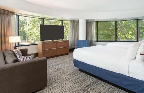 2 queen beds