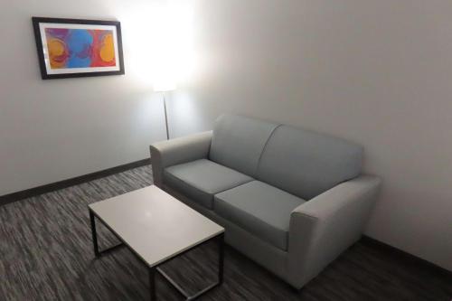 2 queen beds, 1 sofa bed