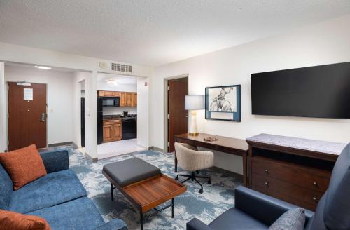 Junior King Suite with Kitchen and Tub - Mobility Accessible