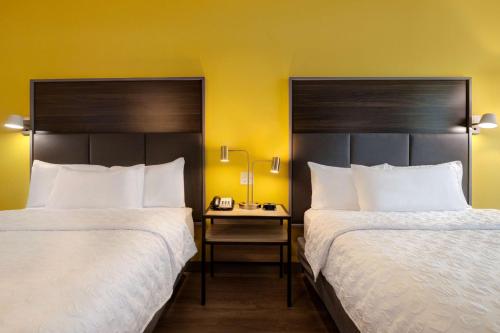 2 queen beds