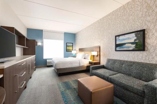 Home2 Suites by Hilton Leesburg - image 4