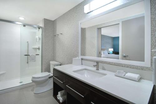 Home2 Suites by Hilton Grand Rapids Airport - image 11