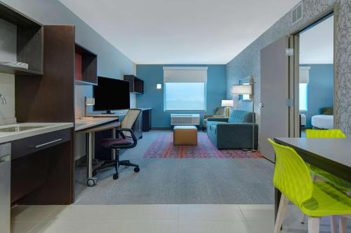 Home2 Suites by Hilton Grand Rapids Airport - image 3