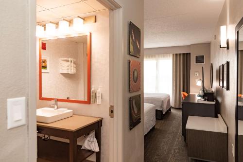 Hampton Inn & Suites By Hilton- Newark Airport Elizabeth