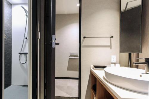 Superior Twin Room with Shower Booth only - Non-Smoking image 5