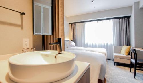 Superior Twin Room with Shower Booth only - Non-Smoking image 4
